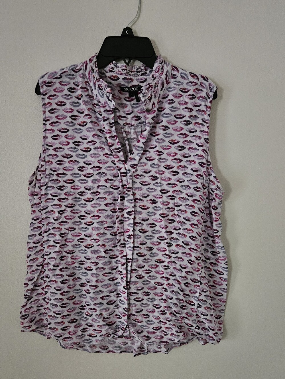NIC+ZOE Sleeveless Lipstick Print Blouse Size Large